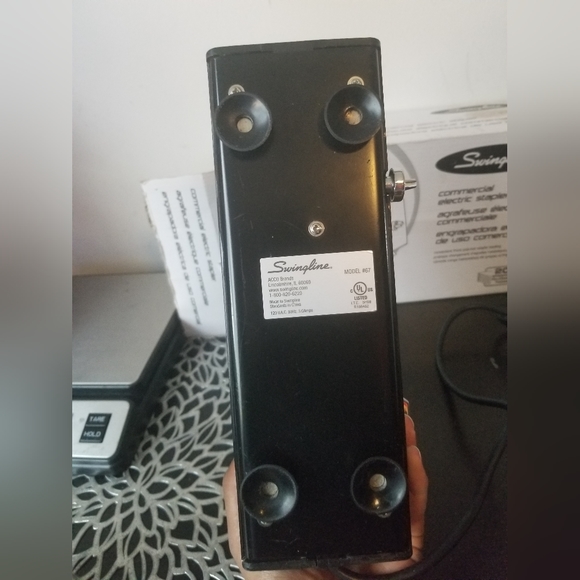 Swingline Model 67 Heavy Duty Commercial Electric Desktop Stapler. - Picture 7 of 7